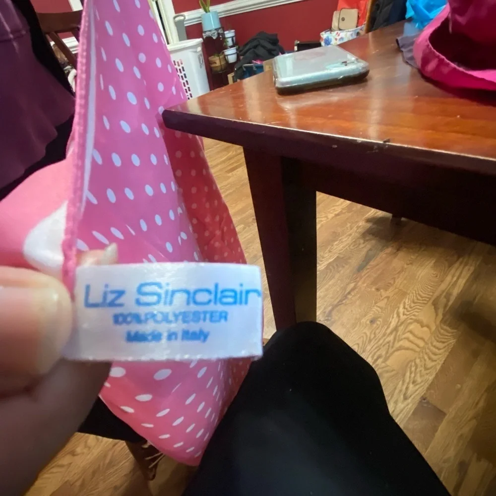 Liz Sinclair 100% polyester wrap